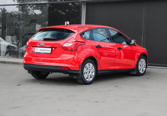 Подержанный автомобиль Ford Focus Hatchback 2013 года (4 фото)