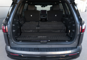 Подержанный автомобиль Toyota Sequoia 2022 года (8 фото)