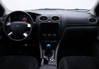 Подержанный автомобиль Ford Focus Hatchback 2008 года (13 фото)