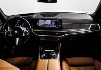 Подержанный автомобиль BMW X7 2024 года (9 фото)
