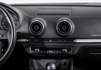 Подержанный автомобиль Audi A3 Sedan 2016 года (12 фото)