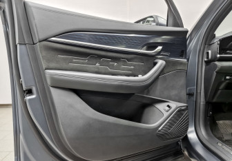 Подержанный автомобиль Geely Monjaro 2024 года (19 фото)