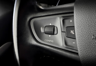 Подержанный автомобиль Peugeot Traveller 2022 года (29 фото)