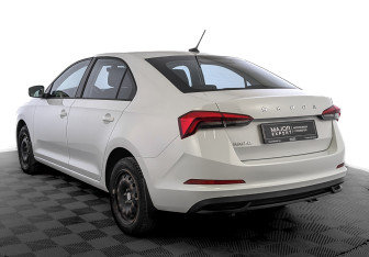 Подержанный автомобиль Skoda Rapid Liftback 2021 года (7 фото)