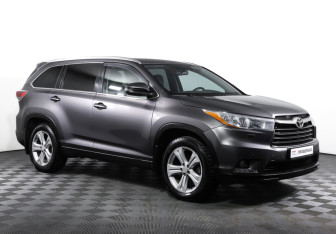 Подержанный автомобиль Toyota Highlander 2014 года (3 фото)