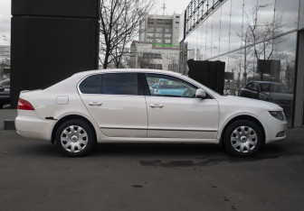 Подержанный автомобиль Skoda Superb Liftback 2013 года (4 фото)