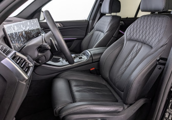 Подержанный автомобиль BMW X5 2025 года (20 фото)