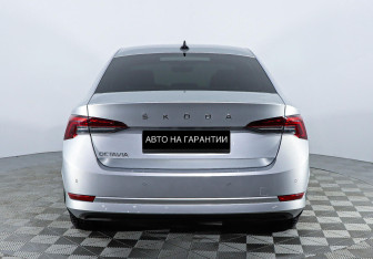 Подержанный автомобиль Skoda Octavia Liftback 2021 года (4 фото)