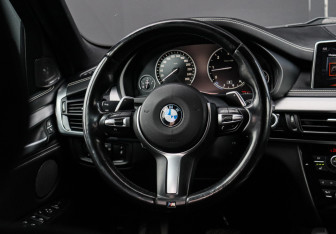 Подержанный автомобиль BMW X5 2017 года (12 фото)