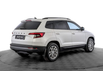 Подержанный автомобиль Skoda Karoq 2020 года (5 фото)