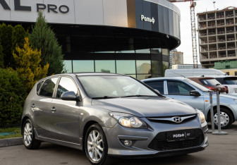Подержанный автомобиль Hyundai i30 Hatchback 2011 года (2 фото)