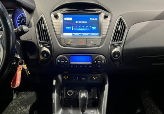 Подержанный автомобиль Hyundai ix35 2013 года (16 фото)