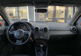 Подержанный автомобиль Audi A1 2012 года (11 фото)