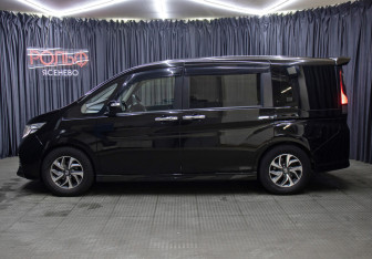 Подержанный автомобиль Honda Stepwgn 2016 года (4 фото)