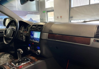 Подержанный автомобиль Volkswagen Touareg 2007 года (10 фото)