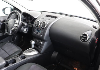 Подержанный автомобиль Nissan Qashqai 2012 года (10 фото)