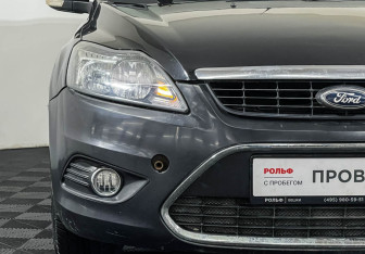 Подержанный автомобиль Ford Focus Hatchback 2010 года (14 фото)