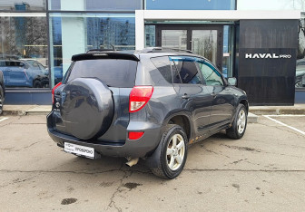Подержанный автомобиль Toyota RAV4 2007 года (5 фото)