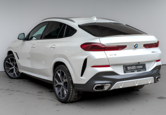 Подержанный автомобиль BMW X6 2022 года (7 фото)