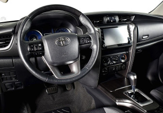 Подержанный автомобиль Toyota Fortuner 2020 года (7 фото)