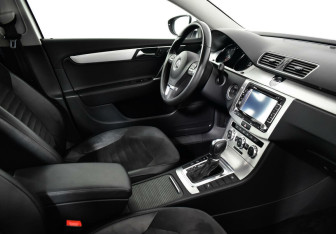 Подержанный автомобиль Volkswagen Passat Sedan 2011 года (5 фото)