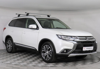 Подержанный автомобиль Mitsubishi Outlander 2018 года (3 фото)
