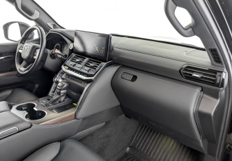 Подержанный автомобиль Toyota Land Cruiser Suv 2022 года (11 фото)