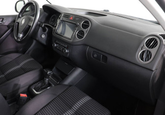 Подержанный автомобиль Volkswagen Tiguan 2010 года (10 фото)