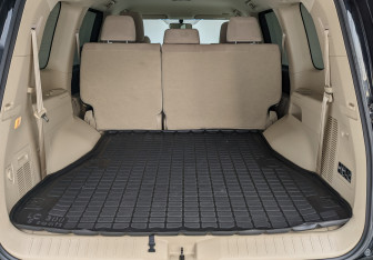 Подержанный автомобиль Toyota Land Cruiser Suv 2022 года (10 фото)