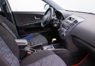 Подержанный автомобиль Kia Ceed Wagon 2008 года (9 фото)