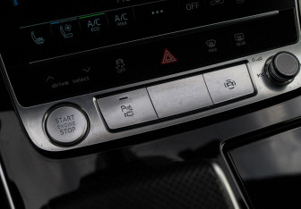 Подержанный автомобиль Audi Q7 2020 года (28 фото)