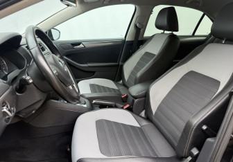Подержанный автомобиль Volkswagen Jetta Sedan 2012 года (10 фото)