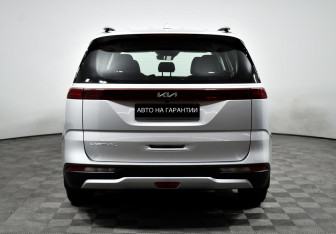 Подержанный автомобиль Kia Carnival 2022 года (6 фото)