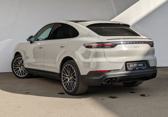 Подержанный автомобиль Porsche Cayenne 2020 года (21 фото)