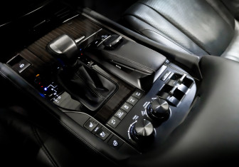Подержанный автомобиль Lexus LX 2020 года (30 фото)