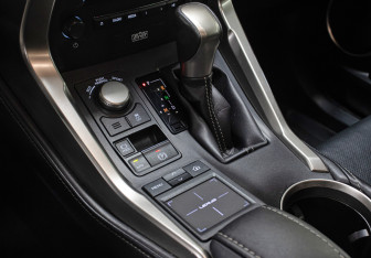 Подержанный автомобиль Lexus NX 2016 года (20 фото)