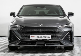 Подержанный автомобиль Changan UNI-V 2023 года (2 фото)