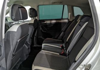 Подержанный автомобиль Volkswagen Tiguan 2020 года (17 фото)