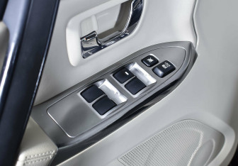 Подержанный автомобиль Mitsubishi Pajero 2014 года (14 фото)