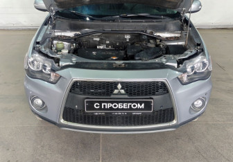 Подержанный автомобиль Mitsubishi Outlander 2011 года (9 фото)