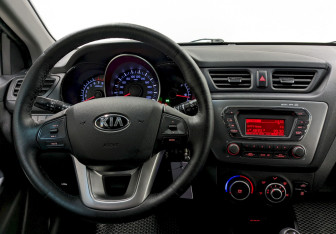 Подержанный автомобиль Kia Rio Hatchback 2014 года (21 фото)