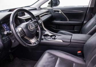 Подержанный автомобиль Lexus RX 2019 года (10 фото)