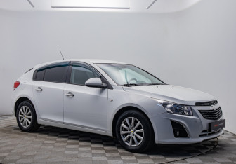 Подержанный автомобиль Chevrolet Cruze Hatchback 2013 года (7 фото)