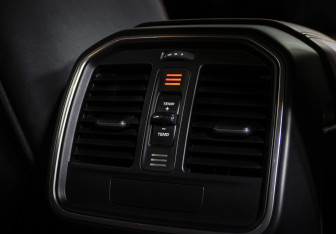 Подержанный автомобиль Porsche Macan 2018 года (17 фото)