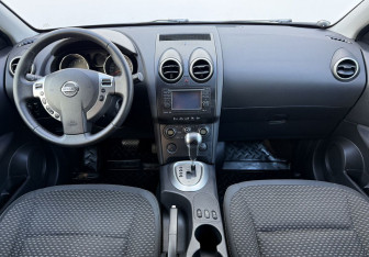Подержанный автомобиль Nissan Qashqai 2009 года (12 фото)