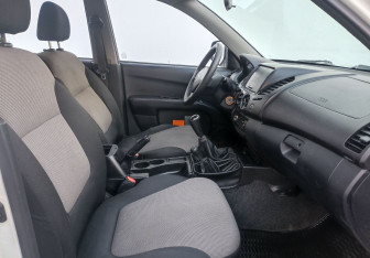 Подержанный автомобиль Mitsubishi L200 2013 года (10 фото)