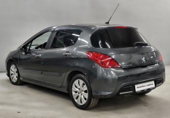 Подержанный автомобиль Peugeot 308 Hatchback 2010 года (7 фото)