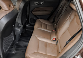 Подержанный автомобиль Volvo XC60 2019 года (18 фото)