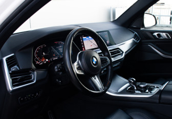 Подержанный автомобиль BMW X5 2019 года (23 фото)