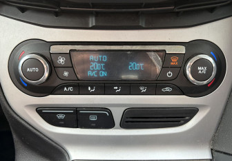 Подержанный автомобиль Ford Focus Sedan 2012 года (17 фото)